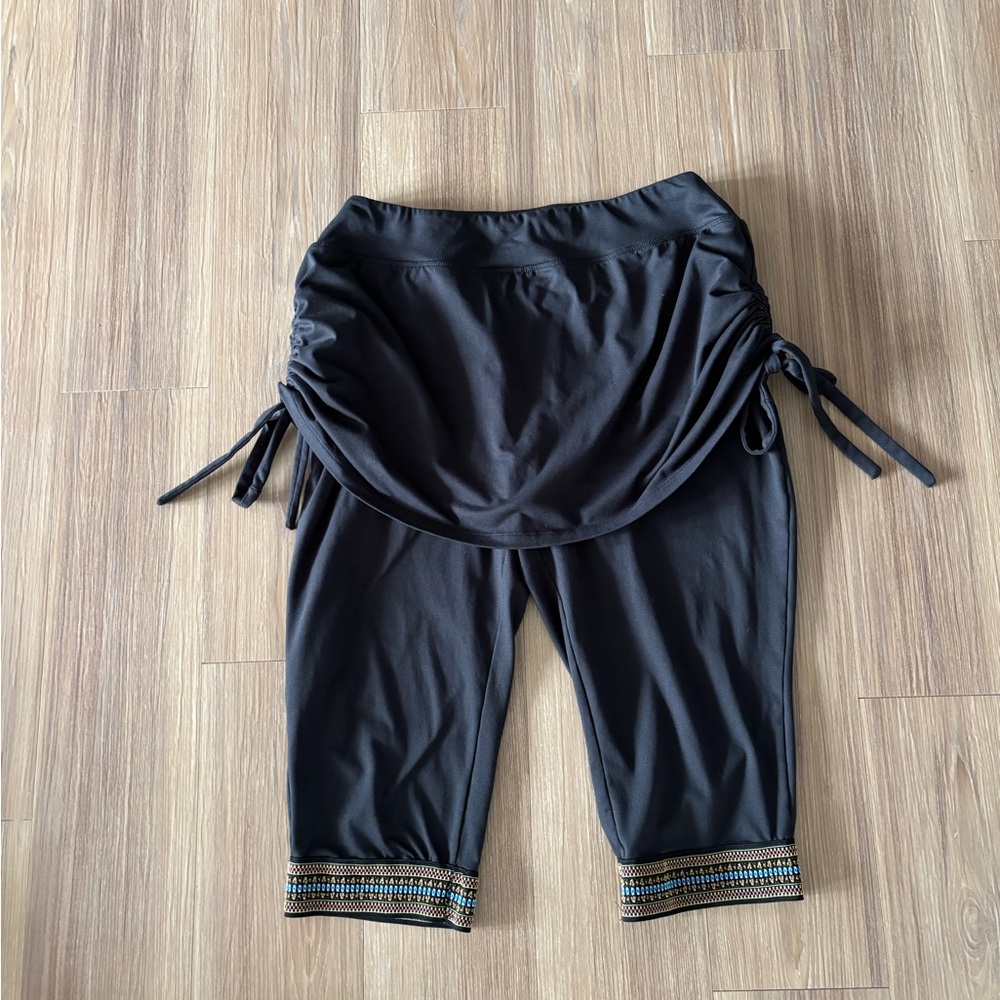 Ambernoon II Capri Skort 2 in 1 Black Embroidered Womens L Athletic Sporty Gym